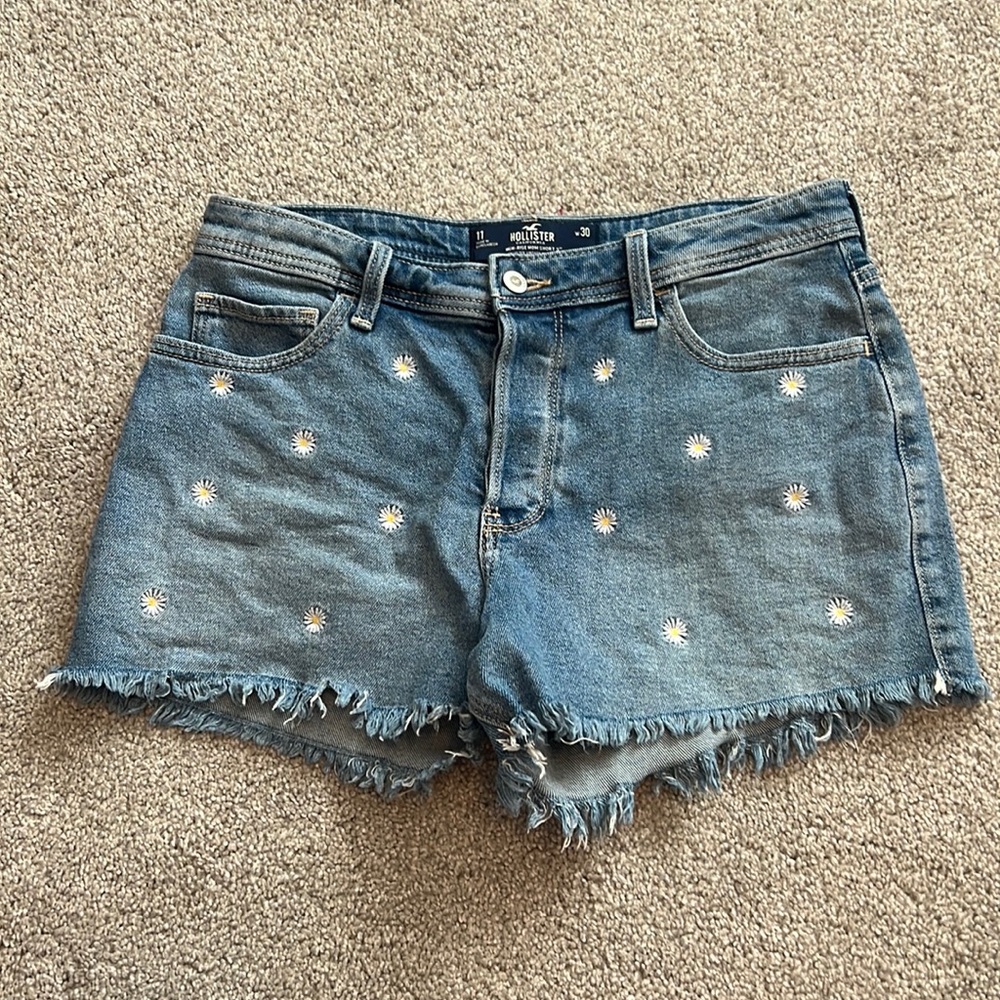 Hollister Daisy High-Rise Mom Denim Shorts